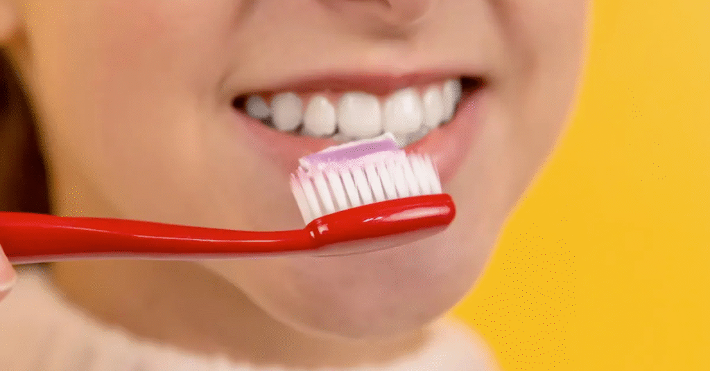 घर पर दांत पॉलिश करने के तरीके, सड़े हुए दांतों का घरेलू इलाज और दांत के कीड़े को जड़ से खत्म करने के उपाय